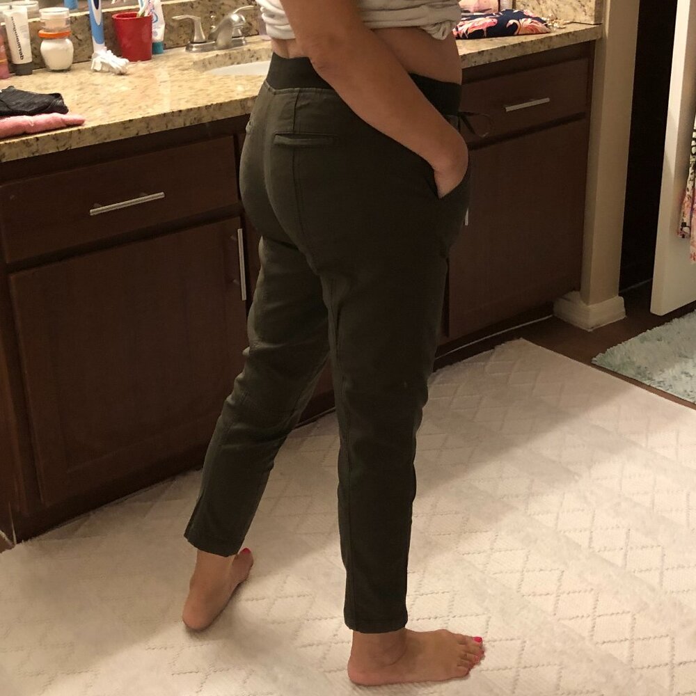 WHBM Cargo dark green, size 4 (fits 6-10), very comfy and stretch